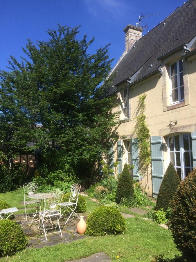 De Ma Fenetre Bed & Breakfast Saint-Martin-des-Entrees ภายนอก รูปภาพ