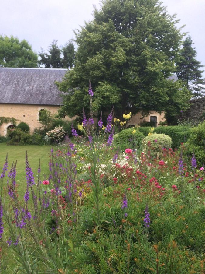 De Ma Fenetre Bed & Breakfast Saint-Martin-des-Entrees ภายนอก รูปภาพ