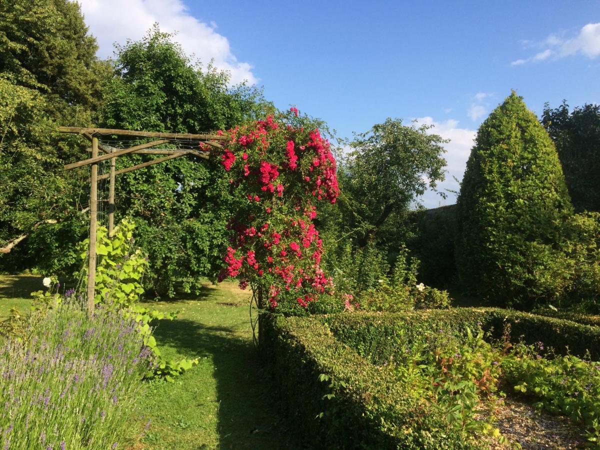 De Ma Fenetre Bed & Breakfast Saint-Martin-des-Entrees ภายนอก รูปภาพ