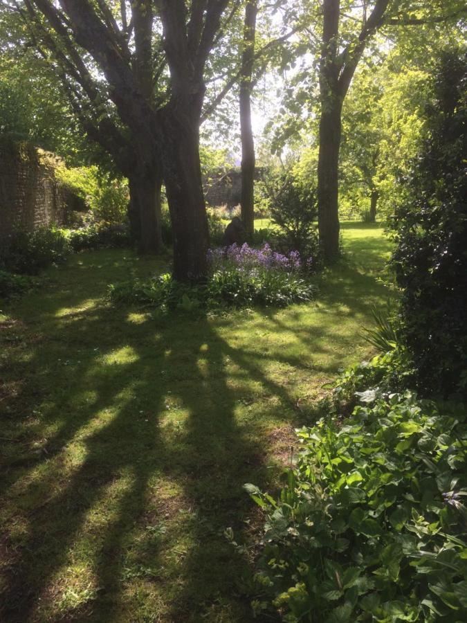 De Ma Fenetre Bed & Breakfast Saint-Martin-des-Entrees ภายนอก รูปภาพ